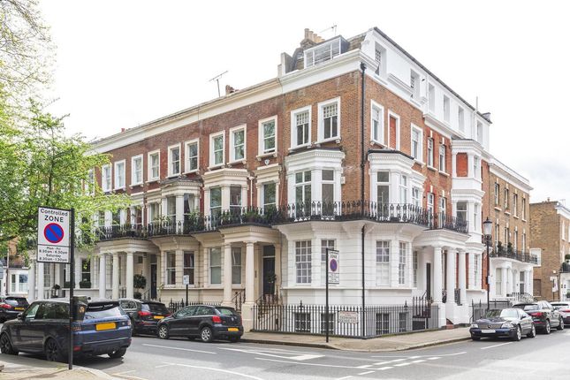 Flat for sale in Tedworth Square, London