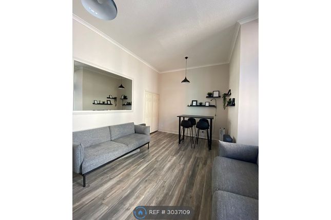 Flat, Ingram Street, Glasgow photo 3