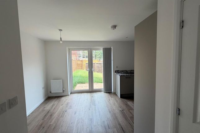 28, Carrington Way, Coventry photo 4