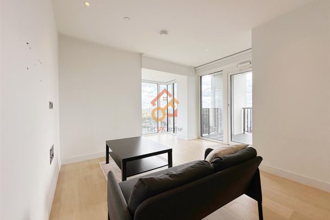 229 Belvedere Row Apartments, Fountain Park Way, London photo 3