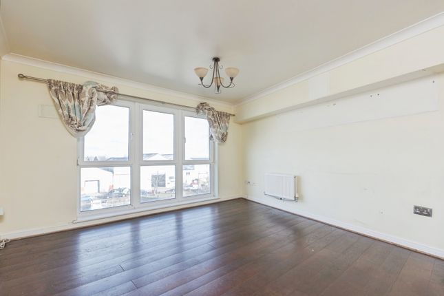 Flat 43, Fisgard Court,, Admirals Way, Kent photo 2