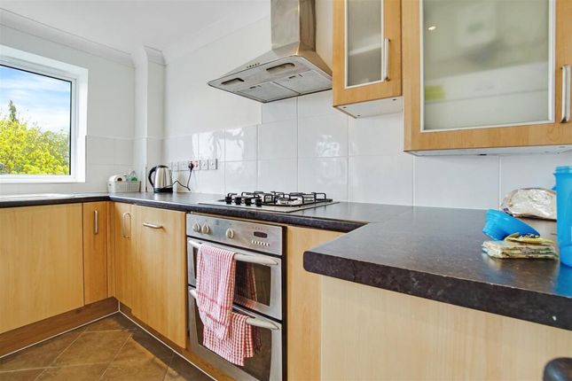 11, Cobham Close, Bromley photo 4