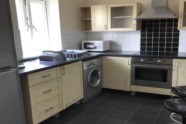 Thumbnail Flat to rent in Walsingham Close, Hatfield, Hertfordshire