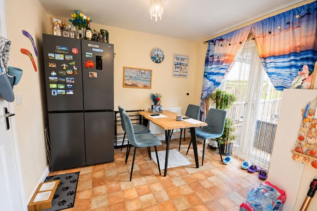 61 Fieldfare Close, Corby photo 4