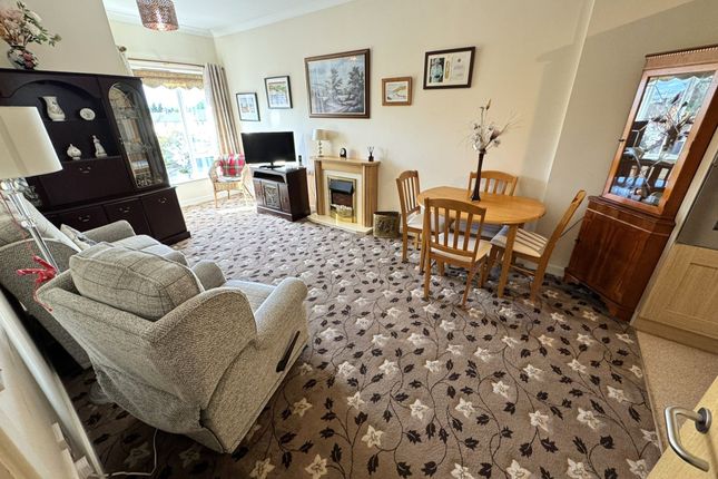 Flat 42, Winehala Court, Willenhall photo 4