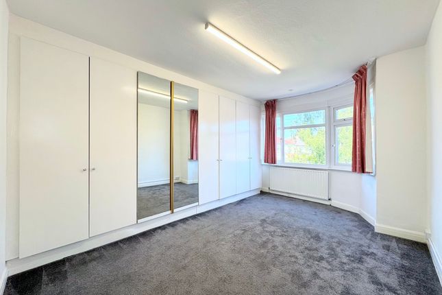 6 Bideford Close, Edgware photo 4