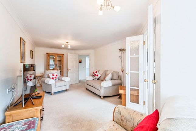 Pinetree Court, Danestrete, Stevenage photo 4