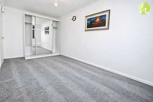 318 Parkmill Close, Stanford-Le-Hope photo 5