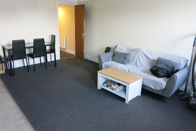 4 @ 56, Hook Road, Surbiton photo 4