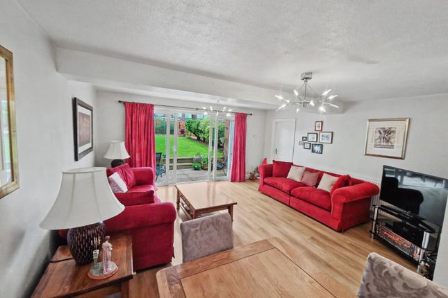 12, Sheridan Close, Rugby photo 2
