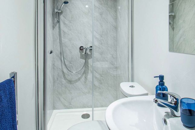 29, Westbury Mount, Leeds photo 2