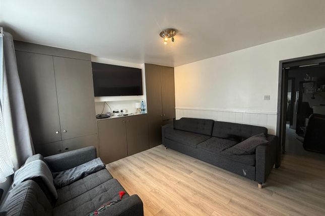 5, Grove Terrace, Southall photo 2
