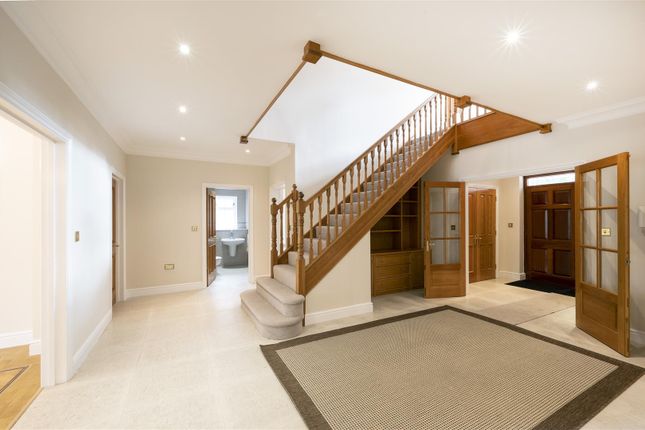 Oakview, The Leigh, Kingston Upon Thames photo 3