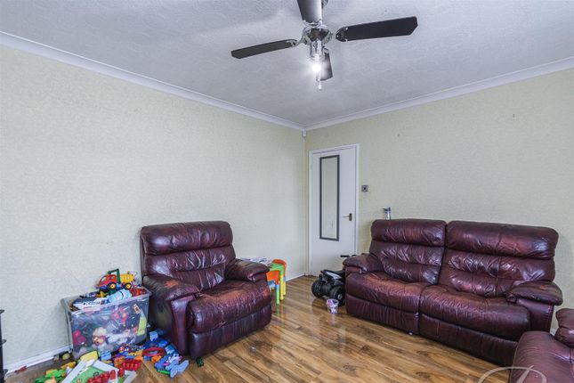 8, Belmont Close, Nottingham photo 2