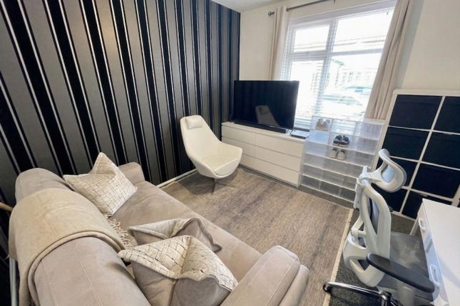 6 Douglas Road, Luton, Bedfordshire photo 4