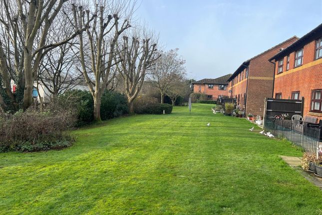 Thumbnail Flat for sale in Cherwell Close, Croxley Green, Rickmansworth