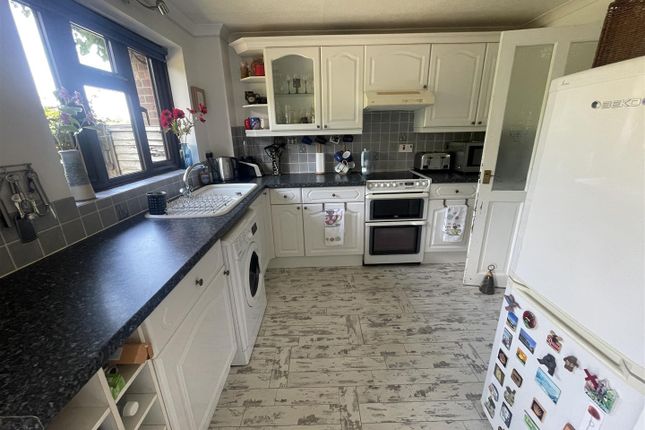 2, Charlton Close, Crewkerne photo 3