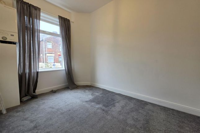 23, Kenyon Avenue, Oldham photo 5