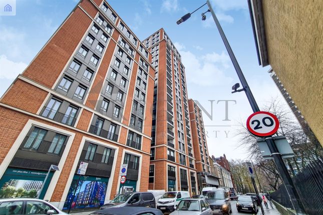 Flat to rent in Asquith House, Segrave Walk