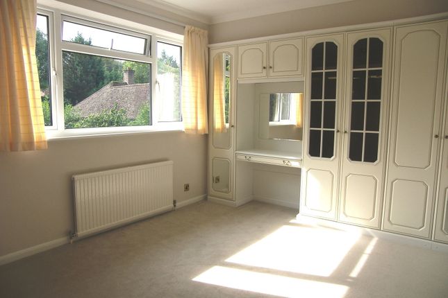 Keswick Road, Leatherhead photo 2