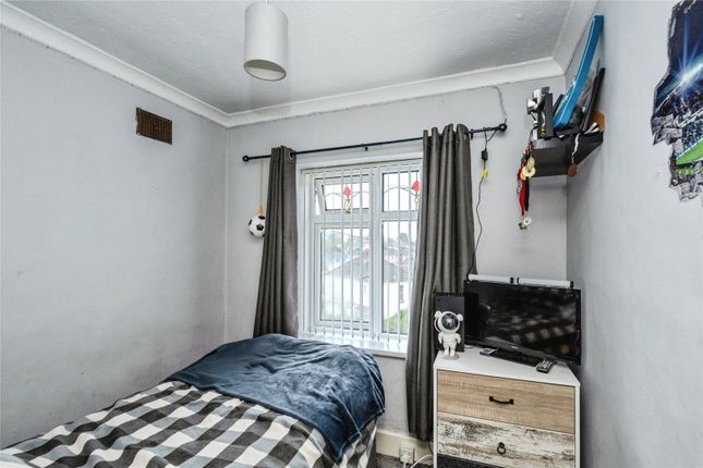 12, Hillside, Carmarthenshire photo 2