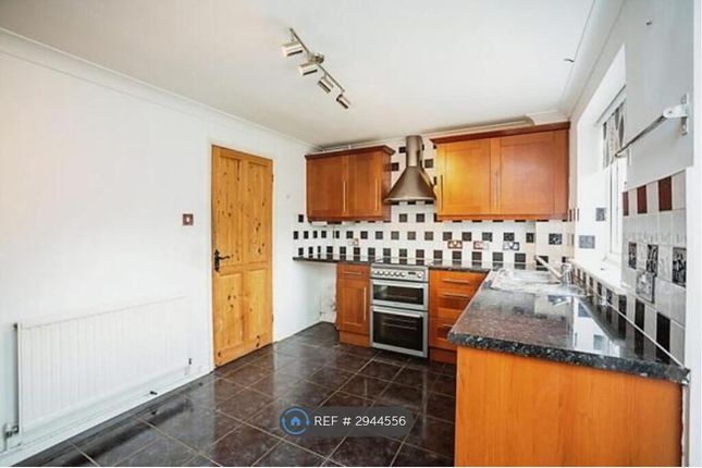 Sovereigns Way, Marden, Tonbridge photo 3