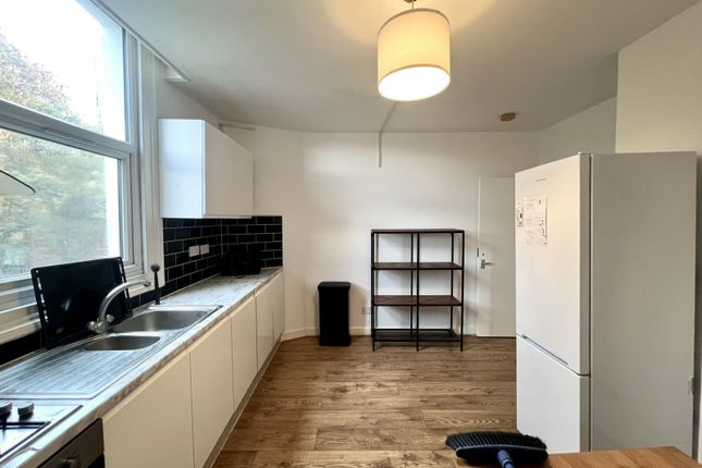 Four Bedroom Flat To Rent In Vauxhall