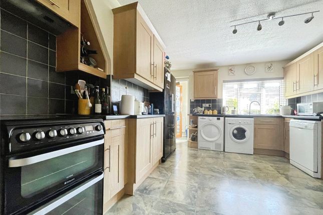 23, Mays Crescent, Cheltenham photo 2