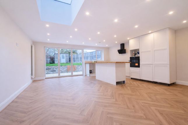 6, Pixies Hill Road, Hemel Hempstead photo 2
