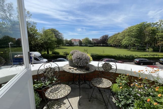 Flat to rent in Grimston Gardens, Folkestone, Kent