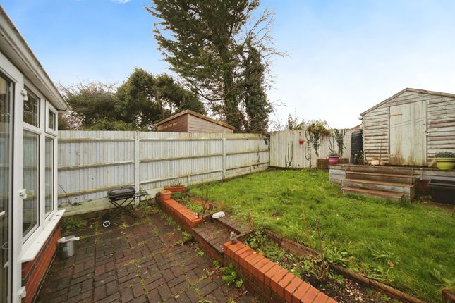Property for sale in Aynscombe Close, Dunstable