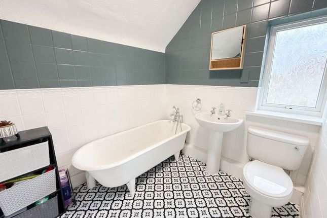 90 Rothbury Gardens, Gateshead photo 4