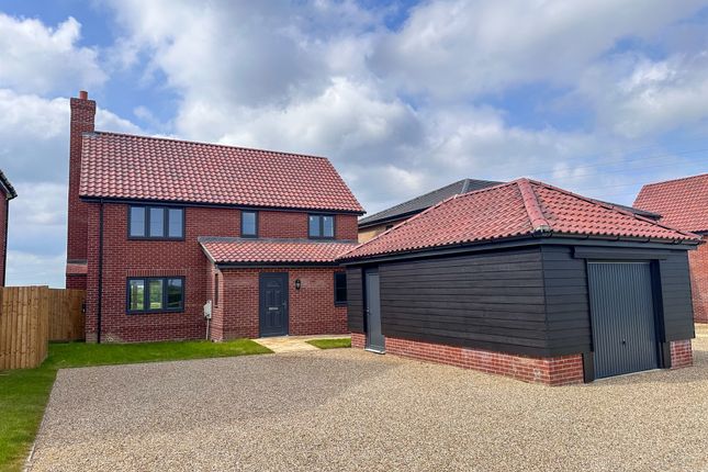 Thumbnail Detached house for sale in Hubbards Close, Combs, Stowmarket