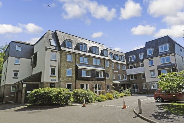 Thumbnail Flat for sale in Homestream House, Horsham