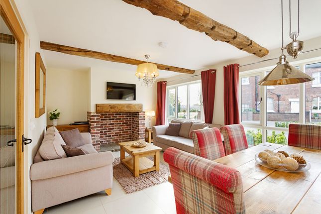 1a Collard, Dove Farm Barns, Caverswall, Stoke-on-Trent photo 3