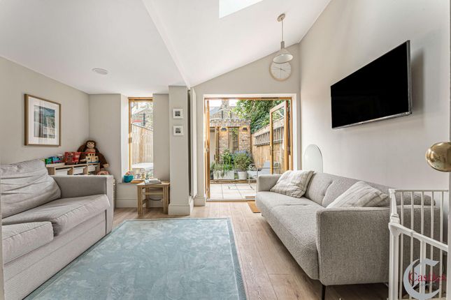 58, Morley Avenue, London photo 3