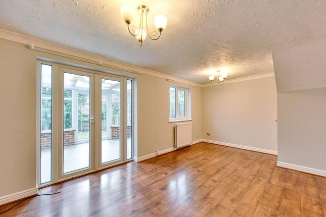 14, Lawrence Avenue, Nottingham photo 2