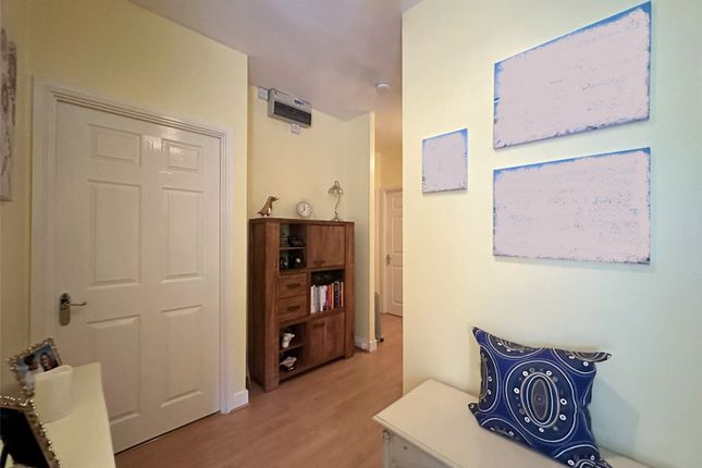 Flat for sale in Empire Walk, Greenhithe, Kent