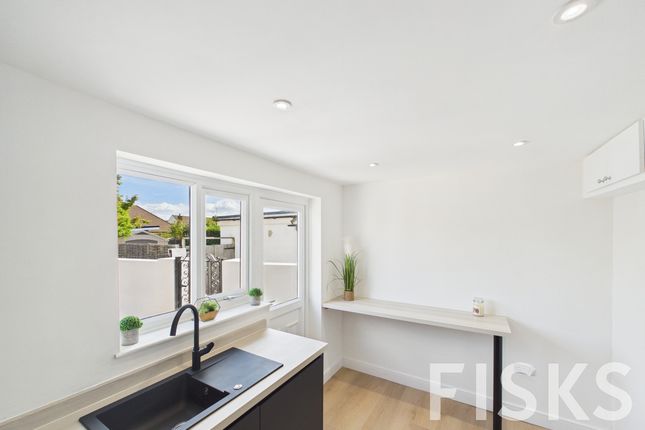 50, Alderleys, Benfleet photo 4