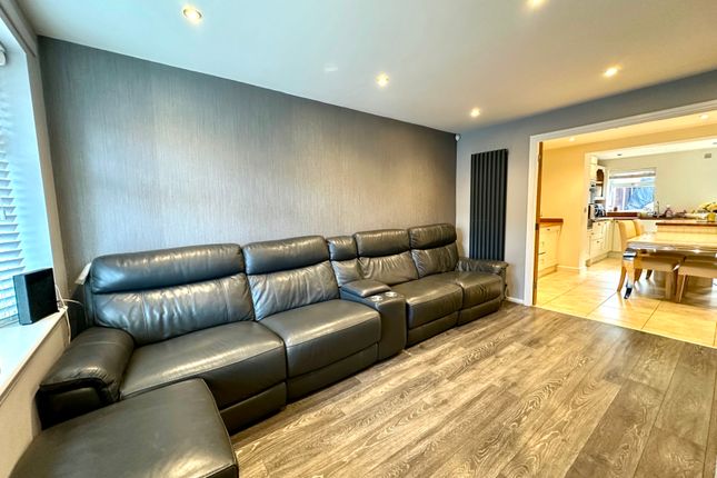10, Hawkswell Drive, Wolverhampton photo 3