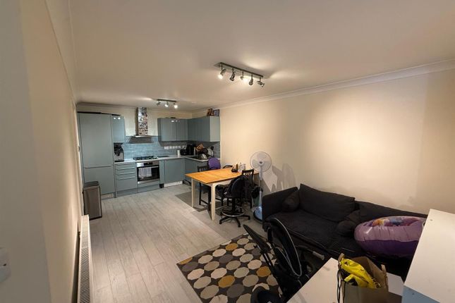 Flat 1 Unit 7, Bellfield Road, High Wycombe photo 2