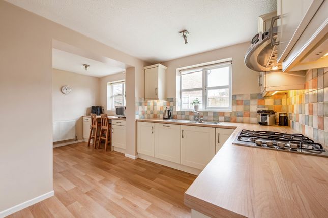 8 Wyvern Close, Chichester photo 4