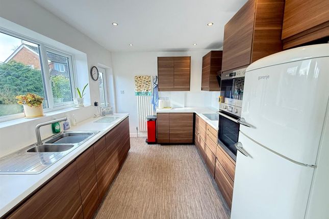 25, Larch Avenue, Macclesfield photo 4