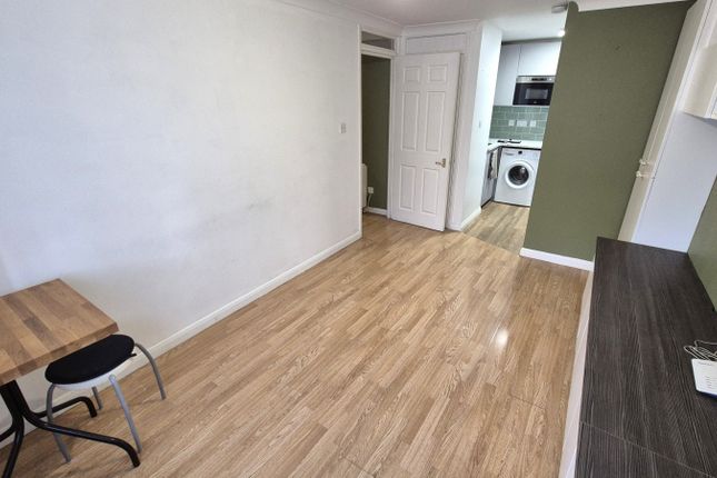 Flat 2, Bittern Court, 6 Eagle Drive, London photo 4