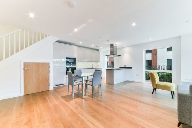 2-bed flat on 12, Thonrey Close, Colindale, £620,000