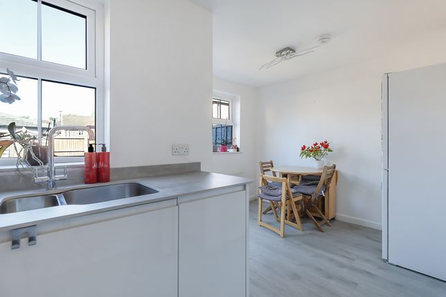 8, Pine Gardens, Surrey photo 4