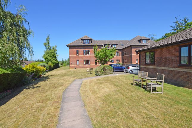 28, Windmill Court, Alton photo 4
