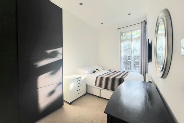 Flat to rent in Gray's Inn Road, London
