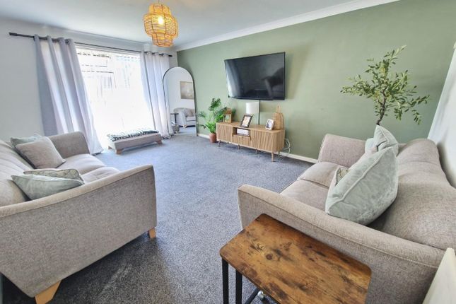 71, Beckside Gardens, Newcastle Upon Tyne photo 2