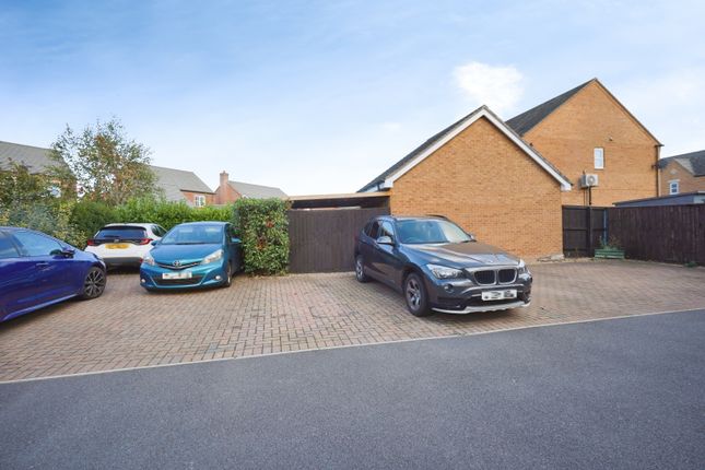 14, Chimneypot Lane, Swadlincote photo 2
